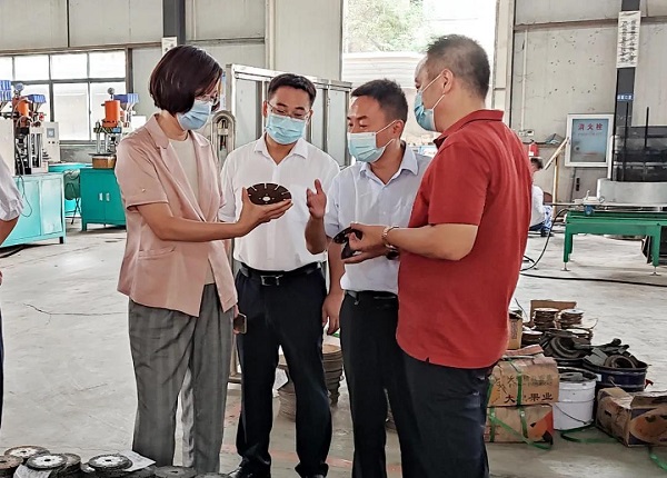 鄂州市委常委、統(tǒng)戰(zhàn)部部長(zhǎng)鄒霞一行蒞臨昌利公司調(diào)研指導(dǎo)