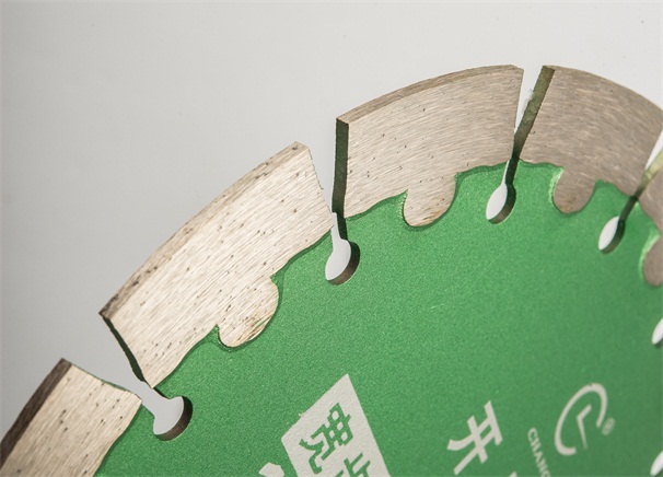 如何提高開槽切割片刀頭金剛石的把持力呢？