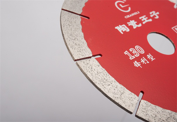 我國瓷磚切割片加工的瓷磚外墻在發(fā)展中有哪些阻礙性問題呢？